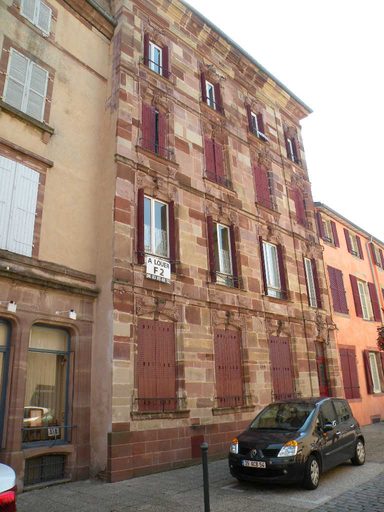  maison en grés rose